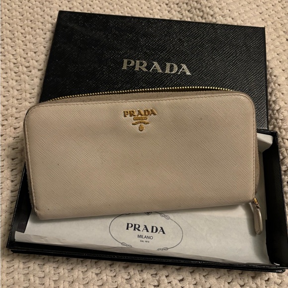 Prada wallet cream authentic - Picture 1 of 5